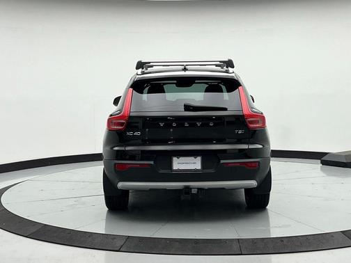 Black 2022 Volvo XC40 T5 Inscription