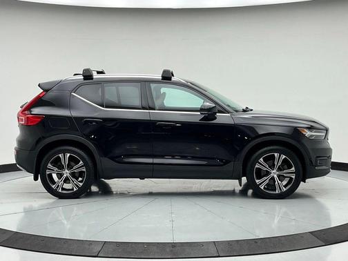Black 2022 Volvo XC40 T5 Inscription