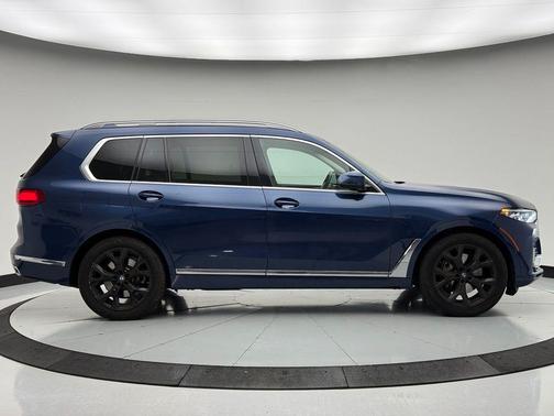 Blue Metallic 2022 BMW X7 xDrive40i