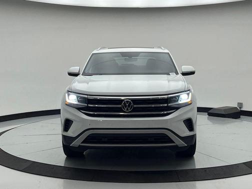 Pure White 2021 Volkswagen Atlas Cross Sport 3.6L V6 SE w/Technology