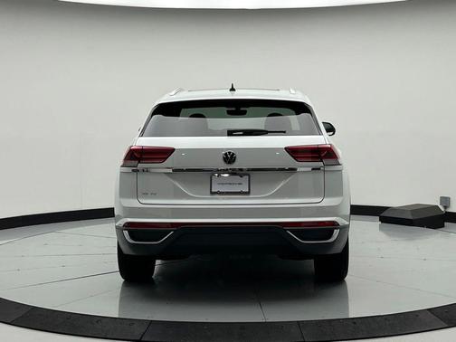 Pure White 2021 Volkswagen Atlas Cross Sport 3.6L V6 SE w/Technology