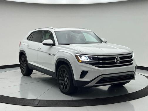 Pure White 2021 Volkswagen Atlas Cross Sport 3.6L V6 SE w/Technology