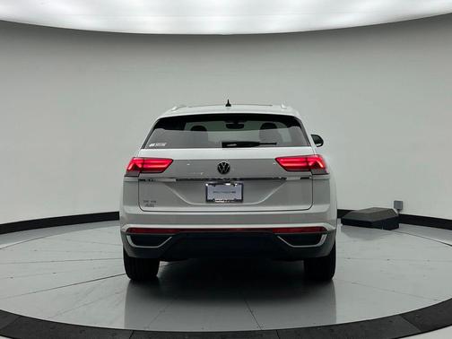 Pure White 2021 Volkswagen Atlas Cross Sport 3.6L V6 SE w/Technology
