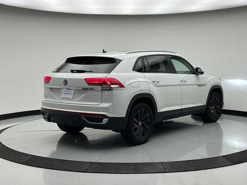Pure White 2021 Volkswagen Atlas Cross Sport 3.6L V6 SE w/Technology