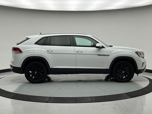 Pure White 2021 Volkswagen Atlas Cross Sport 3.6L V6 SE w/Technology