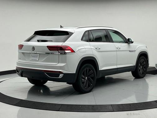 Pure White 2021 Volkswagen Atlas Cross Sport 3.6L V6 SE w/Technology