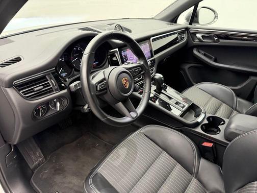 2023 Porsche Macan 