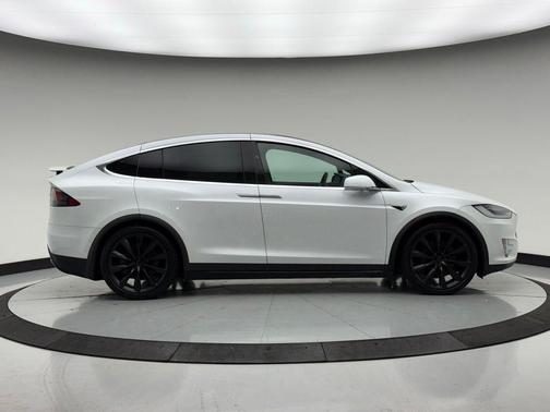 Pearl White Multi-Coat 2019 Tesla Model X Standard Range