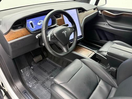 Pearl White Multi-Coat 2019 Tesla Model X Standard Range