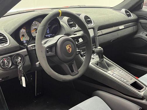 2025 Porsche 718 Cayman GT4 RS