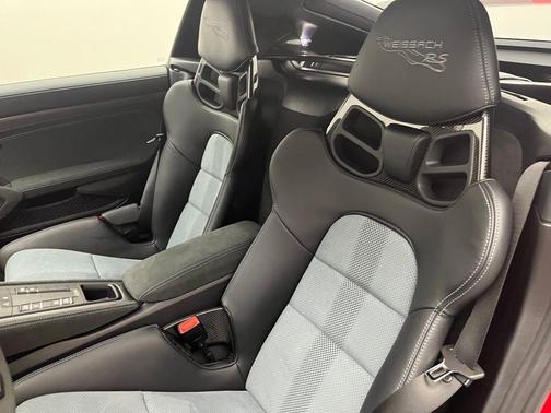 2025 Porsche 718 Cayman GT4 RS