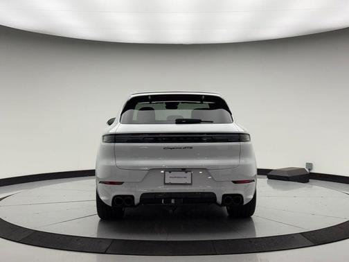 Carrara White Metallic 2026 Porsche Cayenne GTS