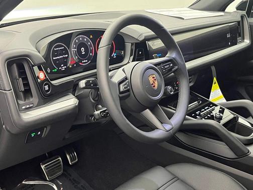 Chromite Black Metallic 2026 Porsche Cayenne S