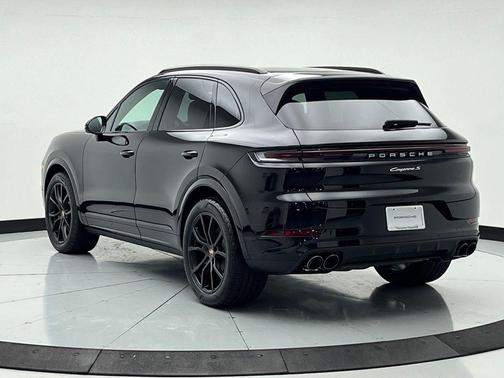 Chromite Black Metallic 2026 Porsche Cayenne S