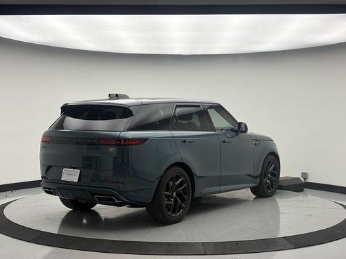 Giola Green Metallic 2023 Land Rover Range Rover Sport SE