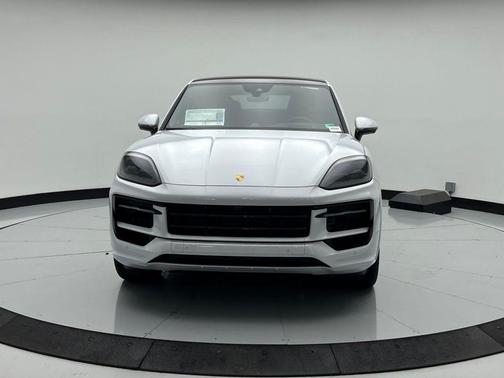 2025 Porsche Cayenne GTS