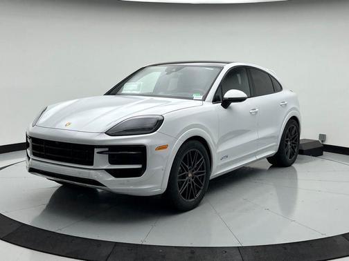 2025 Porsche Cayenne GTS