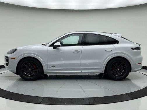 2025 Porsche Cayenne GTS