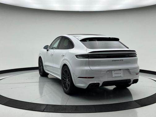 2025 Porsche Cayenne GTS