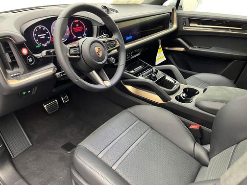 2025 Porsche Cayenne GTS