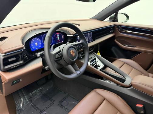 2026 Porsche Macan 4