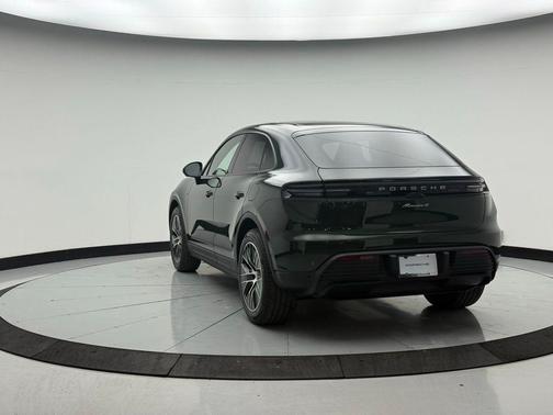 2026 Porsche Macan 4