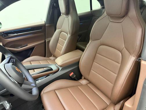 2026 Porsche Macan 4