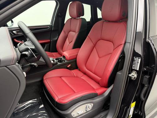 2025 Porsche Macan S