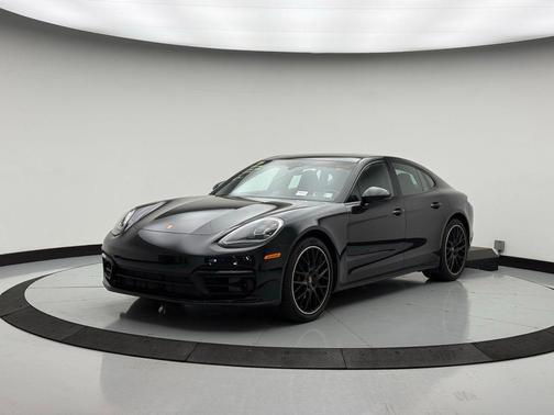 Jet Black Metallic 2023 Porsche Panamera 4 Platinum Edition