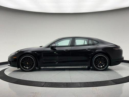 Jet Black Metallic 2023 Porsche Panamera 4 Platinum Edition