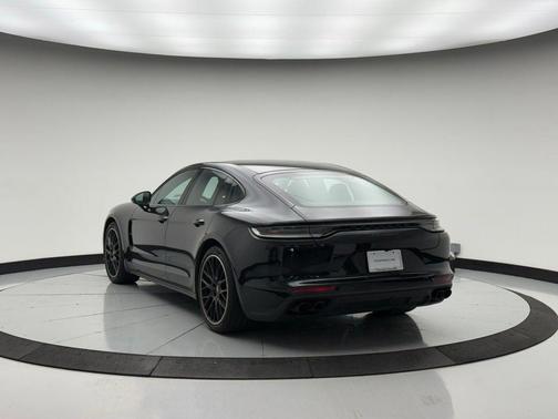Jet Black Metallic 2023 Porsche Panamera 4 Platinum Edition