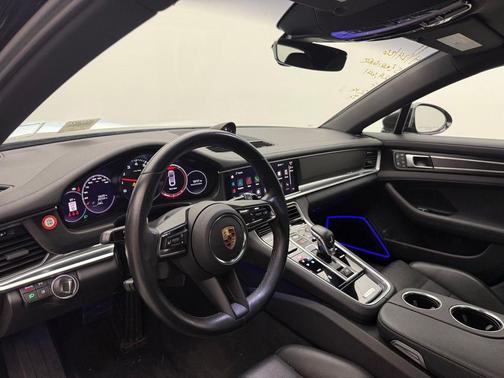Jet Black Metallic 2023 Porsche Panamera 4 Platinum Edition