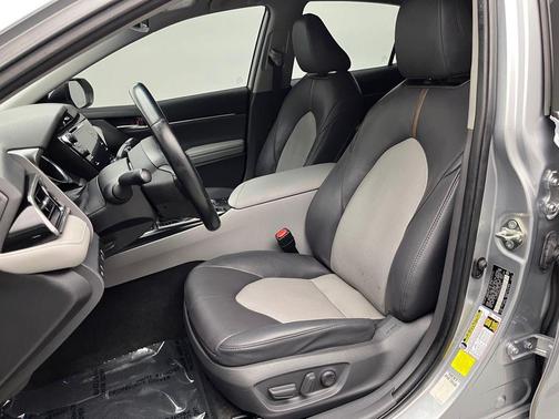 2020 Toyota Camry Hybrid XLE