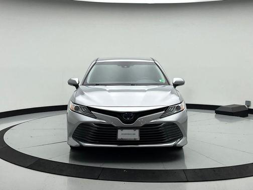 2020 Toyota Camry Hybrid XLE