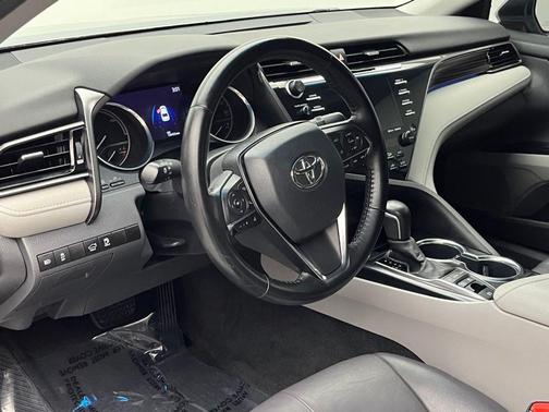 2020 Toyota Camry Hybrid XLE