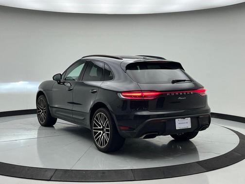 2022 Porsche Macan 