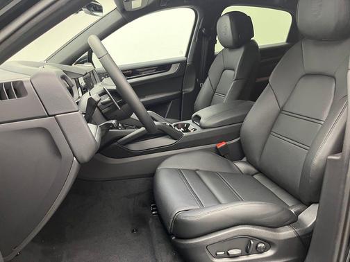 Chromite Black Metallic 2026 Porsche Cayenne Cayenne