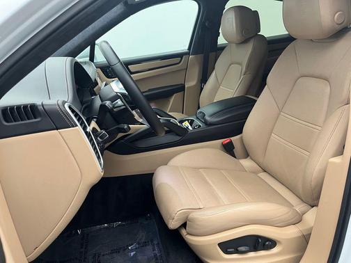 2023 Porsche Cayenne GTS