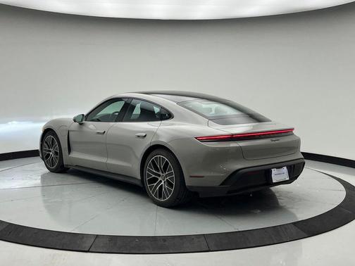 2022 Porsche Taycan 