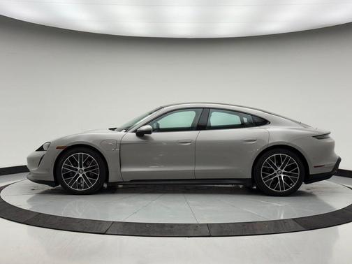 2022 Porsche Taycan 