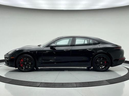 2025 Porsche Panamera Turbo