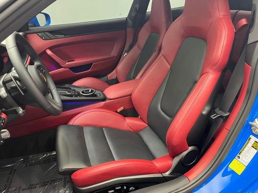 2022 Porsche 911 Carrera 4 GTS