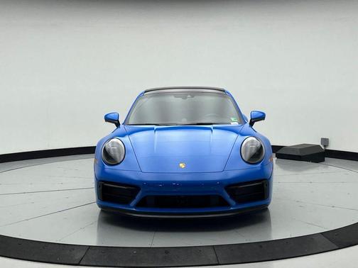 2022 Porsche 911 Carrera 4 GTS