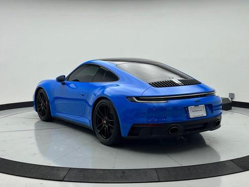 2022 Porsche 911 Carrera 4 GTS