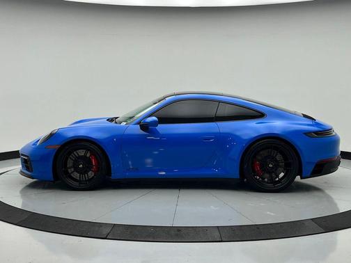 2022 Porsche 911 Carrera 4 GTS