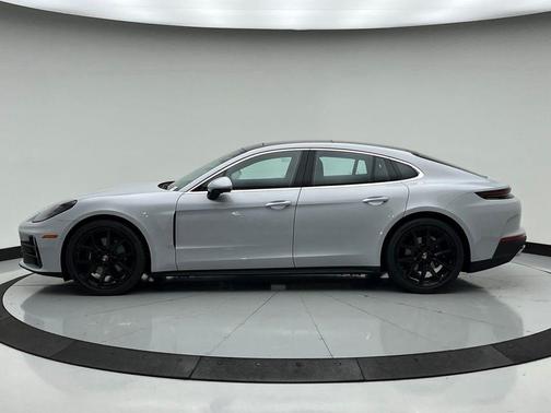 2025 Porsche Panamera 