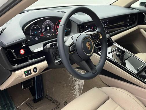 2024 Porsche Panamera 4