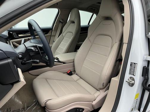 2024 Porsche Panamera 4