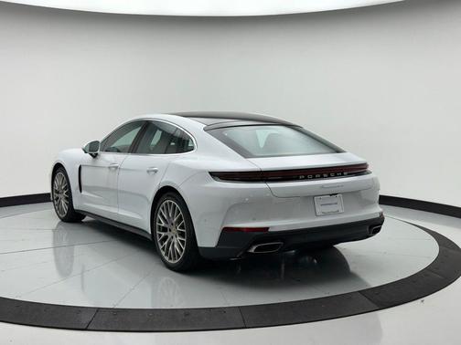 2024 Porsche Panamera 4