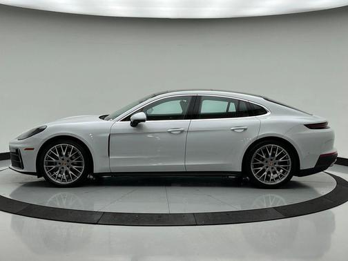 2024 Porsche Panamera 4